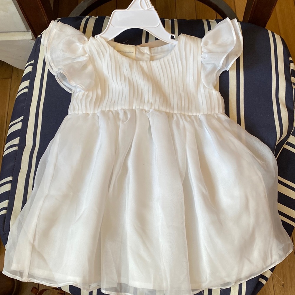 Infant dress / light crème color